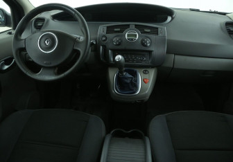 Подержанный автомобиль Renault Scenic 2008 года (12 фото)