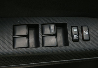 Подержанный автомобиль Toyota RAV4 2013 года (18 фото)
