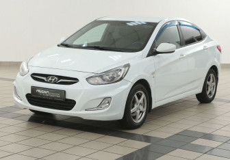 Подержанный автомобиль Hyundai Solaris Sedan 2013 года (8 фото)