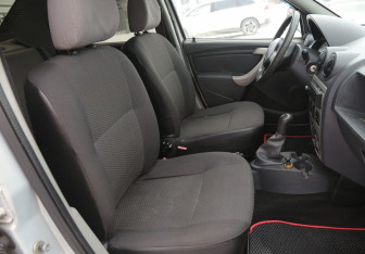 Подержанный автомобиль Renault Logan Sedan 2007 года (10 фото)