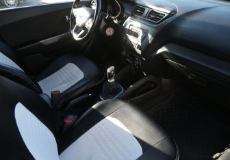 Подержанный автомобиль Kia Rio Sedan 2013 года (9 фото)