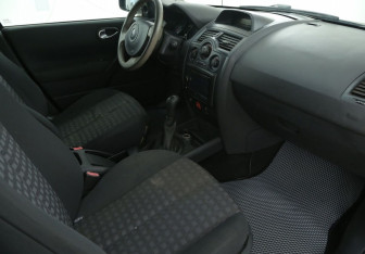 Подержанный автомобиль Renault Megane Wagon 2006 года (9 фото)