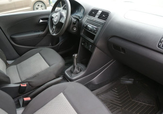 Подержанный автомобиль Volkswagen Polo Sedan 2011 года (9 фото)