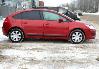 Подержанный автомобиль Citroen C4 Hatchback 2010 года (7 фото)