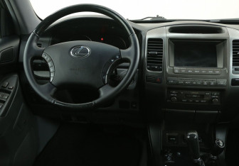 Подержанный автомобиль Lexus GX 2006 года (14 фото)