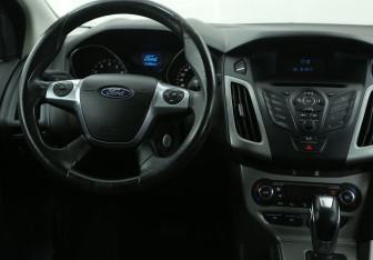 Подержанный автомобиль Ford Focus Sedan 2012 года (14 фото)