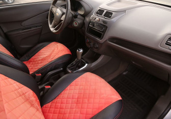 Подержанный автомобиль Chevrolet Cobalt Sedan 2013 года (9 фото)