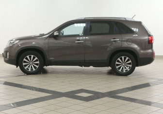 Подержанный автомобиль Kia Sorento 2013 года (7 фото)