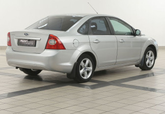 Подержанный автомобиль Ford Focus Sedan 2010 года (4 фото)