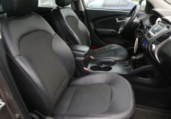 Подержанный автомобиль Hyundai ix35 2013 года (10 фото)