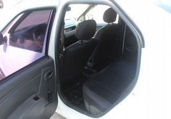 Подержанный автомобиль Renault Logan Sedan 2012 года (10 фото)