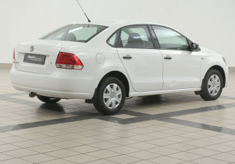 Подержанный автомобиль Volkswagen Polo Sedan 2013 года (4 фото)