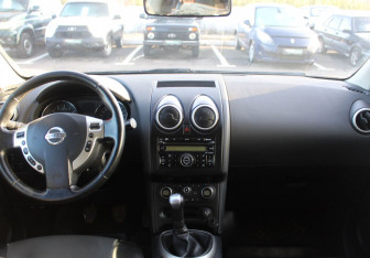 Подержанный автомобиль Nissan Qashqai 2010 года (13 фото)
