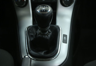 Подержанный автомобиль Chevrolet Cruze Hatchback 2012 года (15 фото)