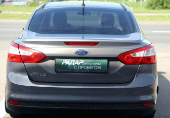 Подержанный автомобиль Ford Focus Sedan 2011 года (5 фото)