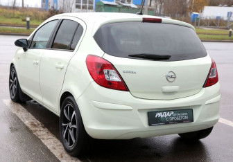 Подержанный автомобиль Opel Corsa 2011 года (4 фото)