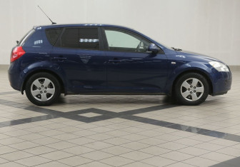 Подержанный автомобиль Kia Ceed Hatchback 2009 года (5 фото)