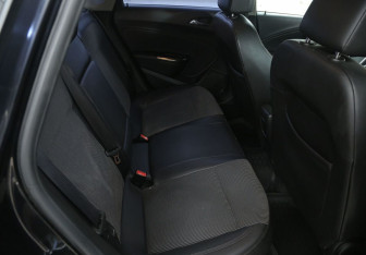 Подержанный автомобиль Opel Astra Hatchback 2010 года (11 фото)