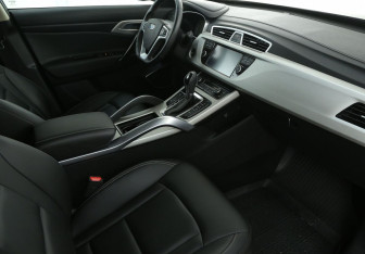 Подержанный автомобиль Geely Atlas 2021 года (9 фото)