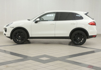 Подержанный автомобиль Porsche Cayenne 2011 года (7 фото)