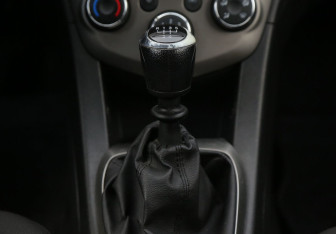 Подержанный автомобиль Chevrolet Aveo Sedan 2013 года (15 фото)