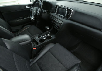 Подержанный автомобиль Kia Sportage 2018 года (17 фото)