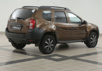 Подержанный автомобиль Renault Duster 2014 года (4 фото)