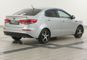 Подержанный автомобиль Kia Rio Sedan 2015 года (4 фото)