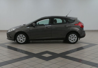 Подержанный автомобиль Ford Focus Hatchback 2014 года (5 фото)