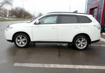 Подержанный автомобиль Mitsubishi Outlander 2012 года (8 фото)