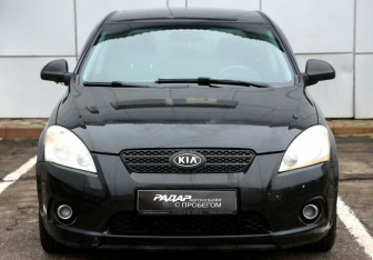 Подержанный автомобиль Kia Ceed Hatchback 2008 года (2 фото)