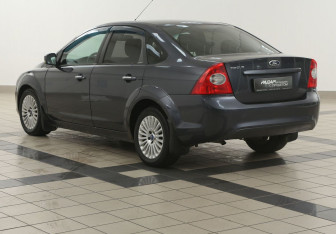 Подержанный автомобиль Ford Focus Hatchback 2010 года (2 фото)