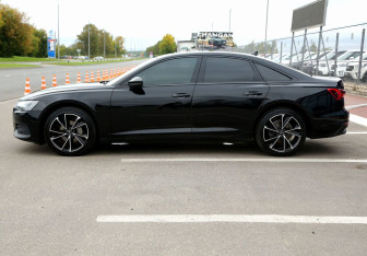 Подержанный автомобиль Audi A6 Sedan 2021 года (8 фото)