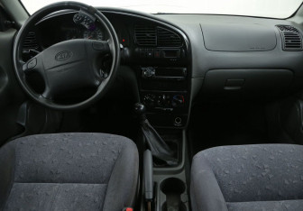 Подержанный автомобиль Kia Spectra Sedan 2007 года (12 фото)