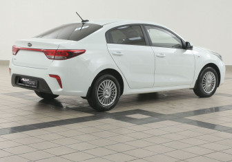 Подержанный автомобиль Kia Rio Sedan 2017 года (4 фото)
