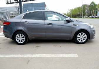 Подержанный автомобиль Kia Rio Sedan 2017 года (7 фото)