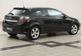 Подержанный автомобиль Opel Astra Hatchback 2008 года (4 фото)
