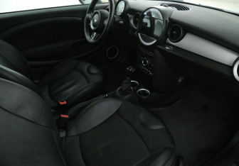 Подержанный автомобиль MINI Hatch 2011 года (9 фото)