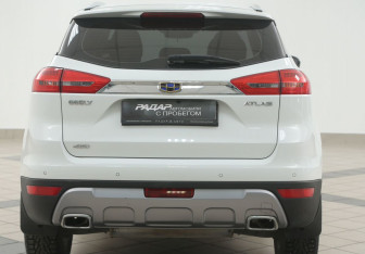 Подержанный автомобиль Geely Atlas 2018 года (3 фото)