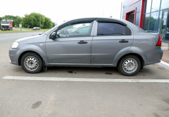 Подержанный автомобиль Chevrolet Aveo Sedan 2006 года (8 фото)