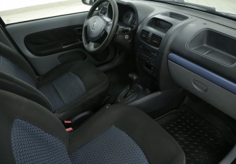 Подержанный автомобиль Renault Symbol 2007 года (9 фото)