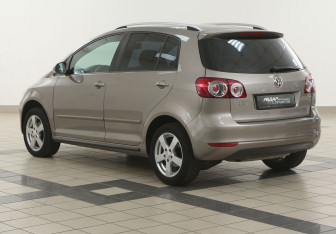 Подержанный автомобиль Volkswagen Golf Plus 2010 года (2 фото)