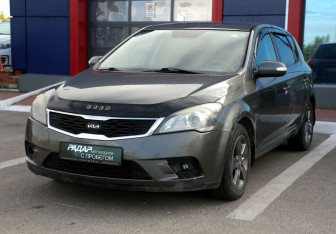 Подержанный автомобиль Kia Ceed Hatchback 2010 года (3 фото)