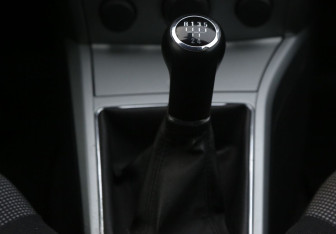 Подержанный автомобиль Opel Astra Sedan 2012 года (15 фото)