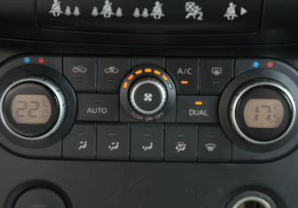 Подержанный автомобиль Nissan Qashqai 2008 года (17 фото)