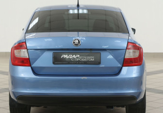 Подержанный автомобиль Skoda Rapid Liftback 2014 года (3 фото)
