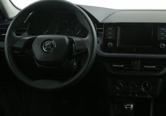 Подержанный автомобиль Skoda Rapid Liftback 2020 года (14 фото)