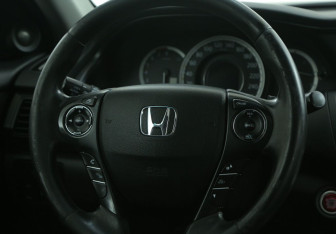 Подержанный автомобиль Honda Accord Sedan 2013 года (15 фото)