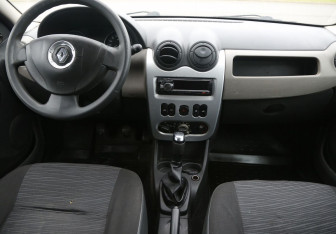 Подержанный автомобиль Renault Logan Sedan 2011 года (12 фото)