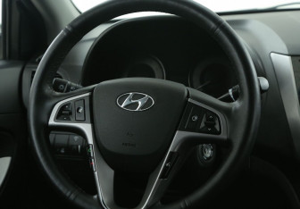 Подержанный автомобиль Hyundai Solaris Sedan 2014 года (16 фото)
